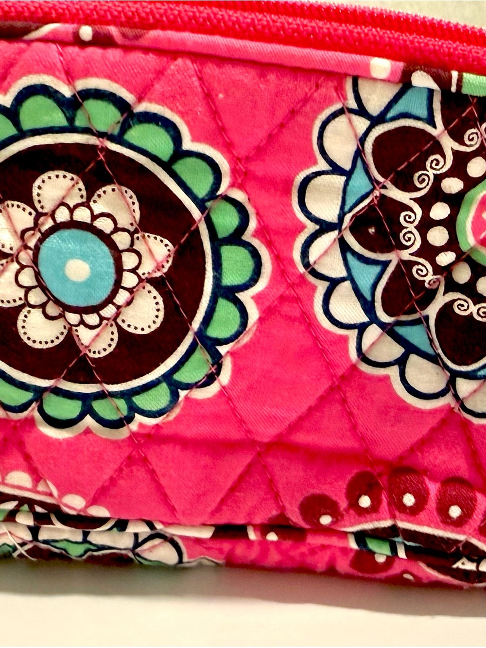 Vera Bradley Pink Quilted Wristlet with Floral Medallion Print NWOT - Picture 3 of 8